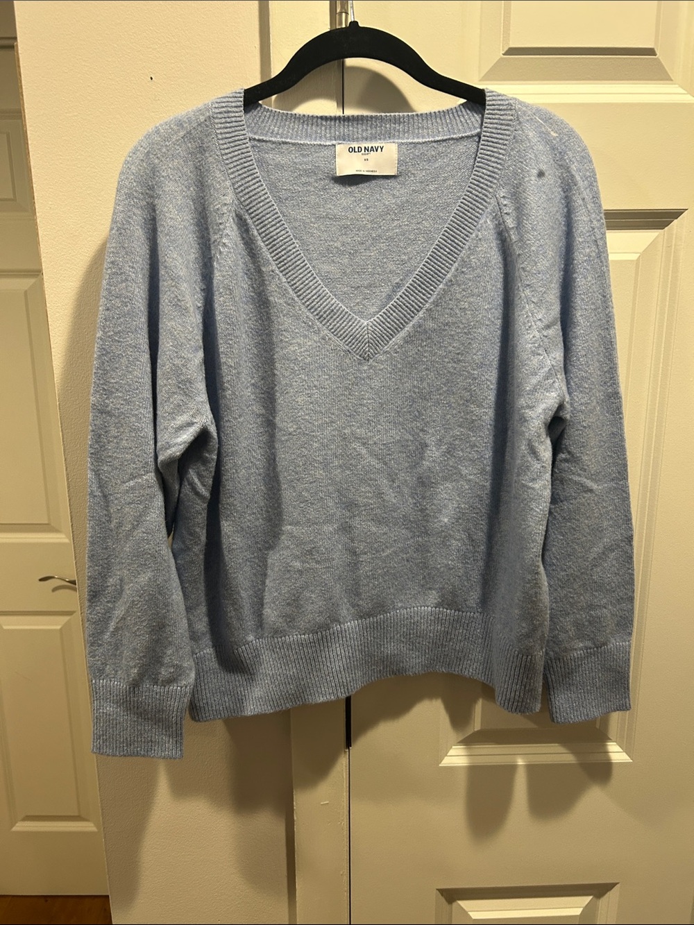 Old Navy Women's Pale Blue V-Neck Pullover Sweater